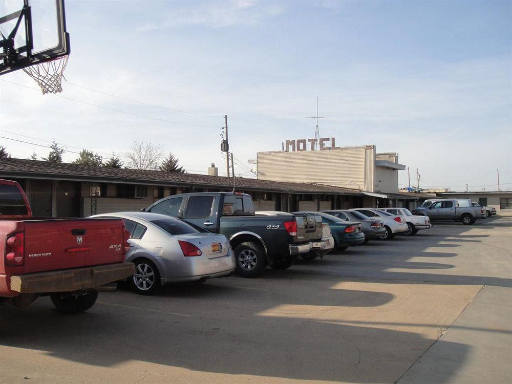 Trails West Motel South Hutchinson Extérieur photo