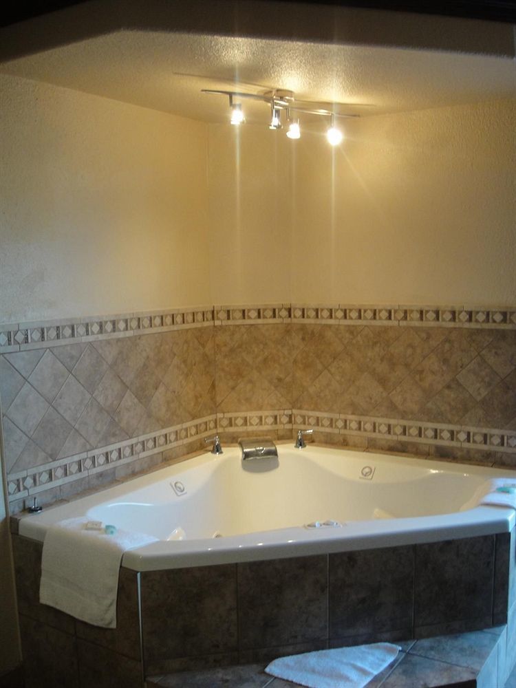 Trails West Motel South Hutchinson Extérieur photo