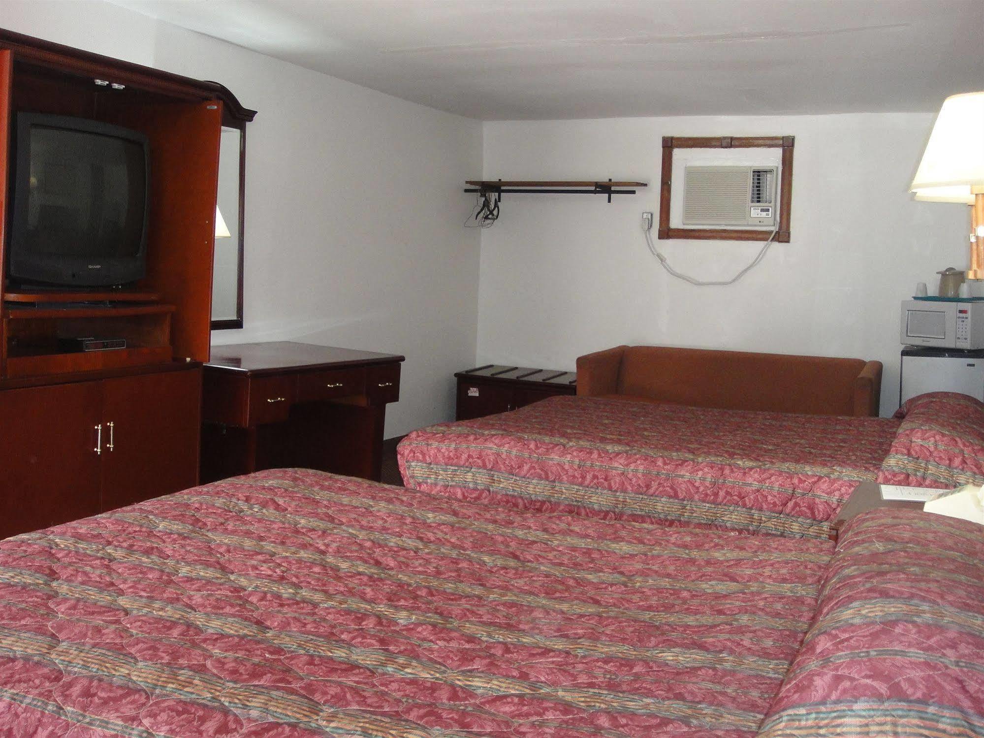 Trails West Motel South Hutchinson Extérieur photo