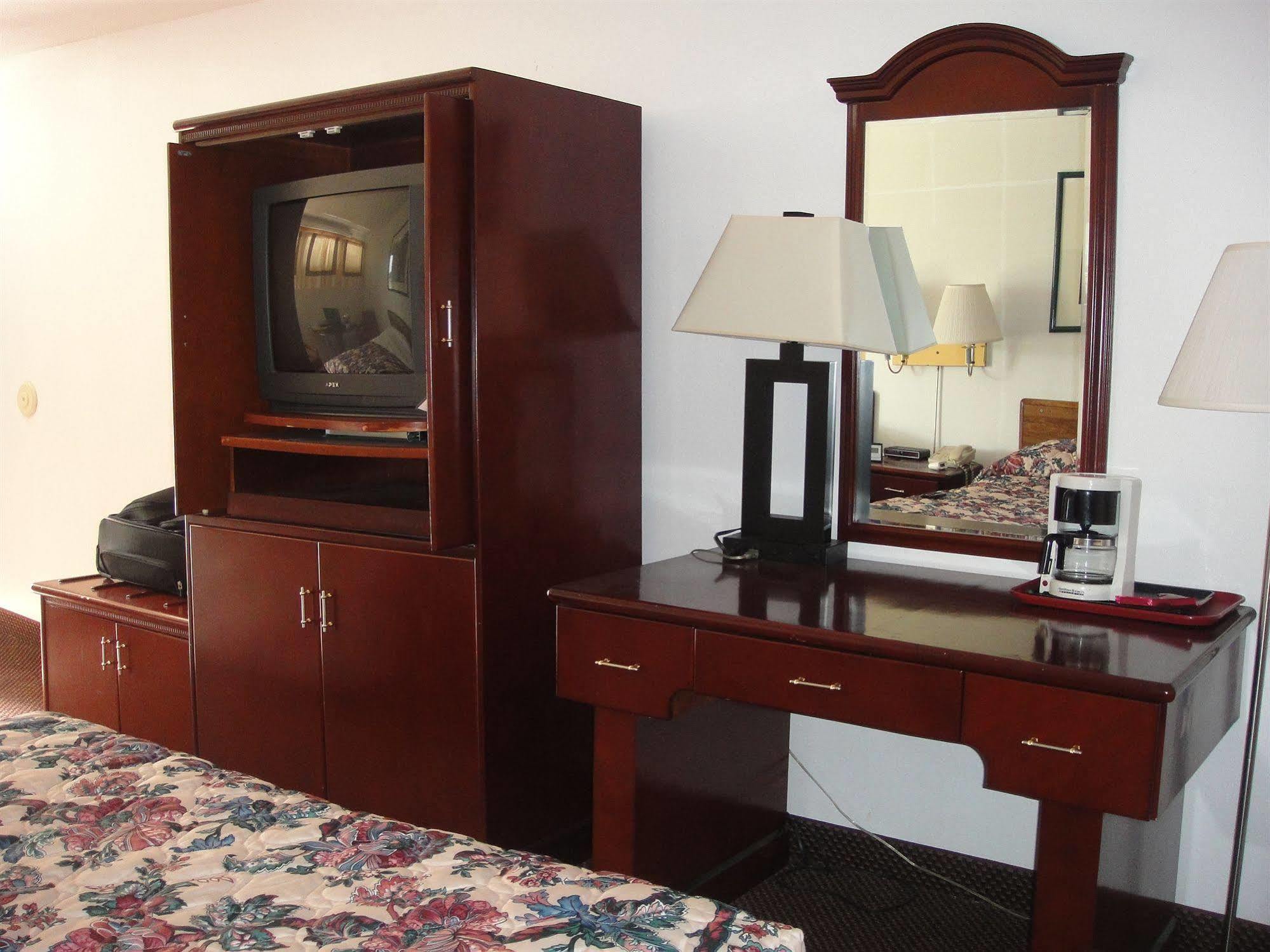 Trails West Motel South Hutchinson Extérieur photo