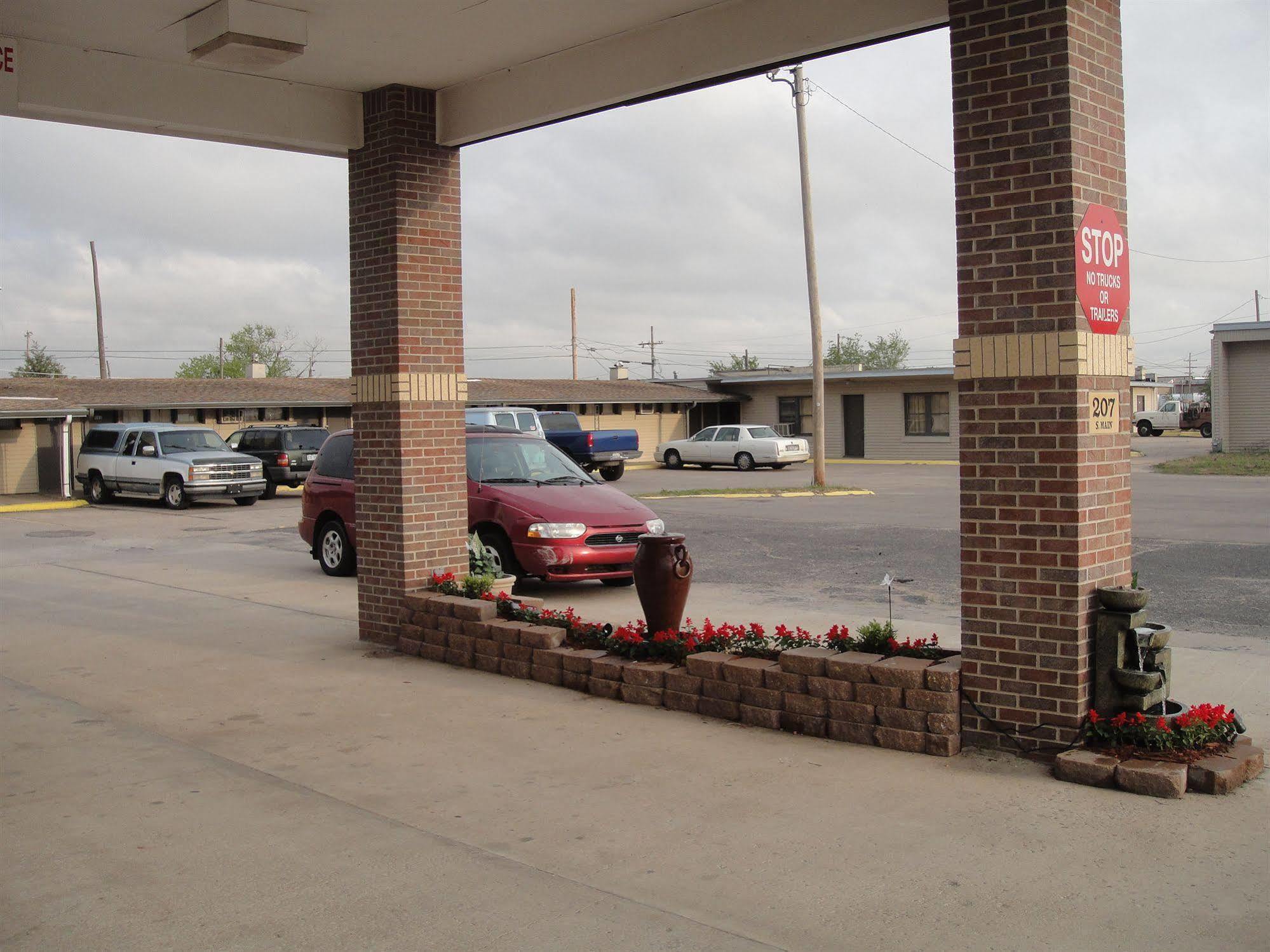 Trails West Motel South Hutchinson Extérieur photo