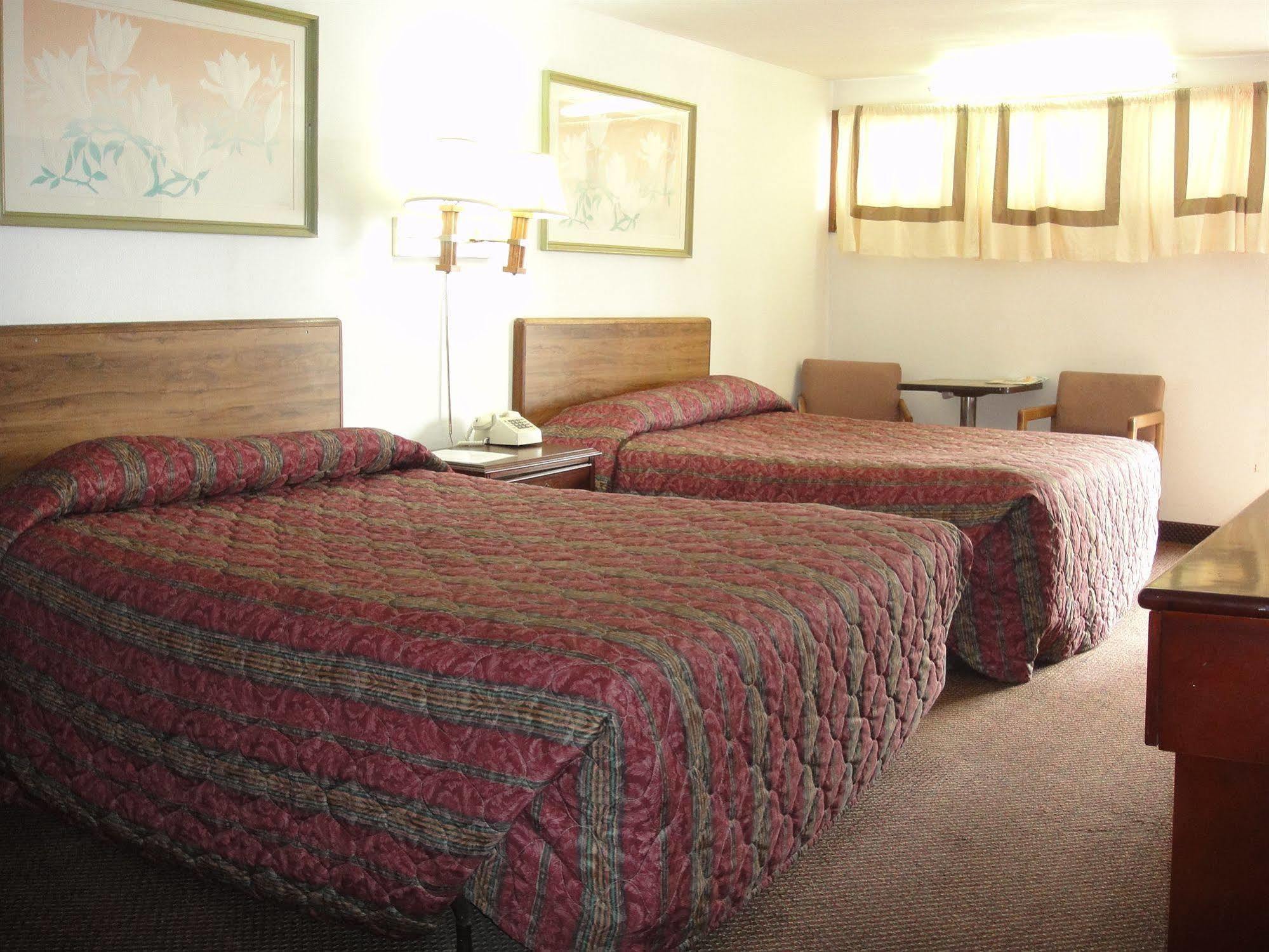 Trails West Motel South Hutchinson Extérieur photo